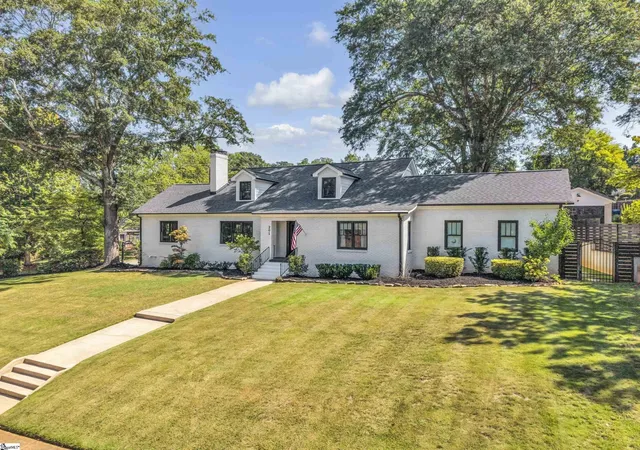 Photo 1 of Single family home for sale at 201 Cleveland St, Greenville, SC 29601 | MLS# 1602815 | Listing updated on 2026-09-08