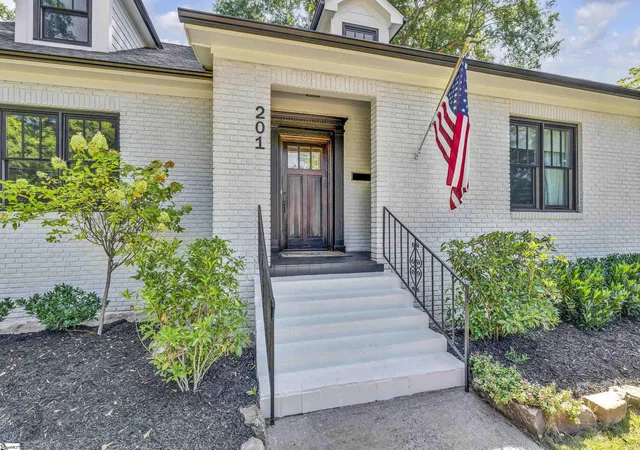 Photo 3 of Single family home for sale at 201 Cleveland St, Greenville, SC 29601 | MLS# 1602815 | Listing updated on 2026-09-08
