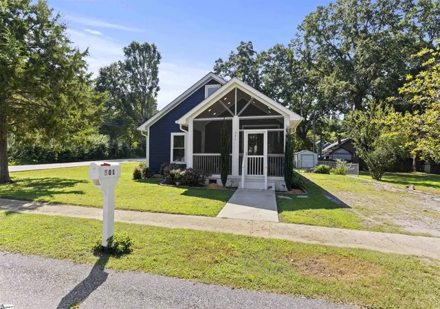 Photo 1 of Single family home for sale at 501 W Curtis St, Simpsonville, SC 29681 | MLS# 1603129 | Listing updated on 2026-09-09