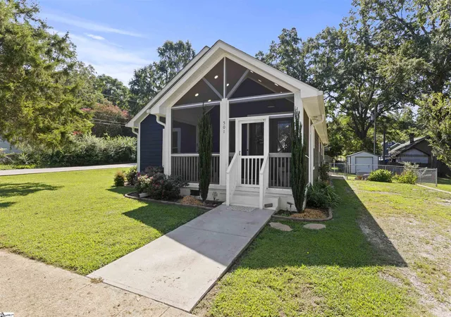 Photo 2 of Single family home for sale at 501 W Curtis St, Simpsonville, SC 29681 | MLS# 1603129 | Listing updated on 2026-09-09