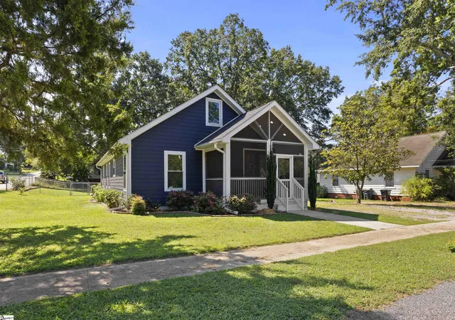 Photo 2 of Single family home for sale at 501 W Curtis St, Simpsonville, SC 29681 | MLS# 1603129 | Listing updated on 2026-09-09