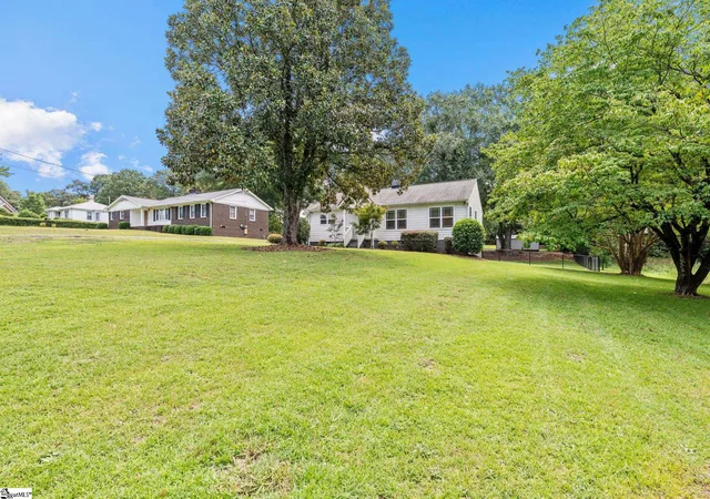 Photo 3 of Single family home for sale at 119 Prosperity Ave, Greenville, SC 29605 | MLS# 1603275 | Listing updated on 2026-09-10
