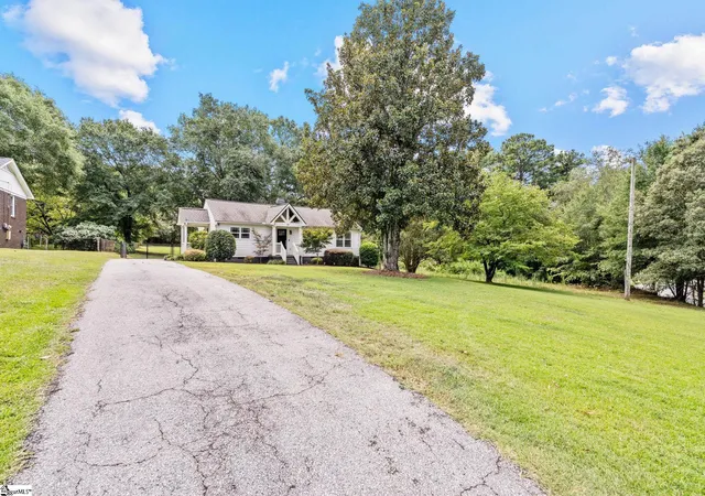 Photo 3 of Single family home for sale at 119 Prosperity Ave, Greenville, SC 29605 | MLS# 1603275 | Listing updated on 2026-09-10