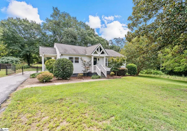 Photo 4 of Single family home for sale at 119 Prosperity Ave, Greenville, SC 29605 | MLS# 1603275 | Listing updated on 2026-09-10