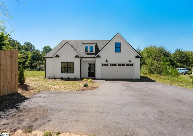 Photo 1 of Single family home for sale at 1434 Scuffletown Rd, Simpsonville, SC 29681 | MLS# 1603610 | Listing updated on 2026-09-11