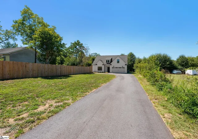 Photo 3 of Single family home for sale at 1434 Scuffletown Rd, Simpsonville, SC 29681 | MLS# 1603610 | Listing updated on 2026-09-11