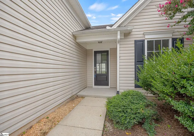 Photo 2 of Single family home for sale at 4 Okaloosa Way, Simpsonville, SC 29680 | MLS# 1604841 | Listing updated on 2026-10-22