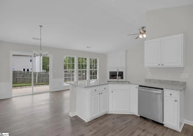 Photo 3 of Single family home for sale at 4 Okaloosa Way, Simpsonville, SC 29680 | MLS# 1604841 | Listing updated on 2026-10-22