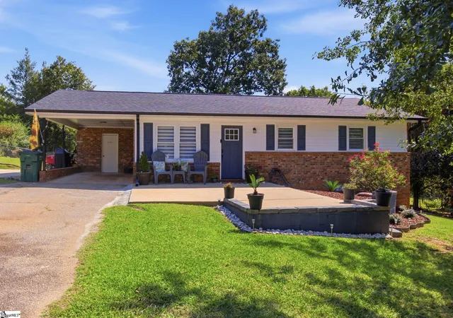 Photo 3 of Single family home for sale at 117 Rocking Chair Ln, Spartanburg, SC 29307 | MLS# 1602877 | Listing updated on 2026-09-15