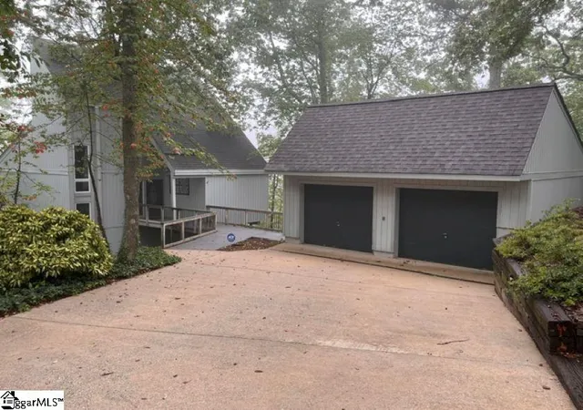 Photo 2 of Single family home for sale at 14 Persimmon Ln, Greenville, SC 29609 | MLS# 1600301 | Listing updated on 2026-09-26