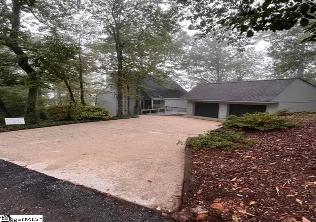 Photo 3 of Single family home for sale at 14 Persimmon Ln, Greenville, SC 29609 | MLS# 1600301 | Listing updated on 2026-09-26