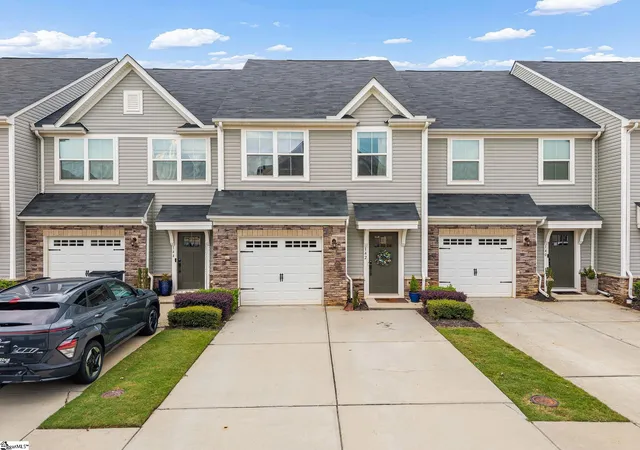 Photo 2 of Townhouse for sale at 142 Roseridge Dr, Simpsonville, SC 29681 | MLS# 1604861 | Listing updated on 2026-10-22