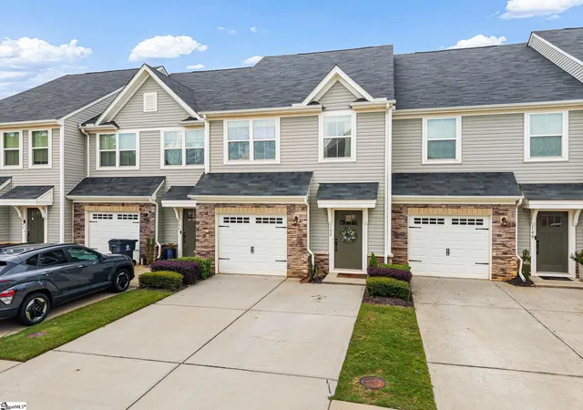 Photo 3 of Townhouse for sale at 142 Roseridge Dr, Simpsonville, SC 29681 | MLS# 1604861 | Listing updated on 2026-10-22