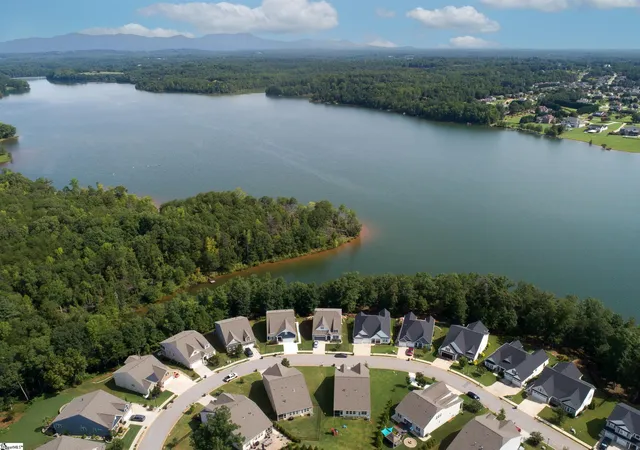 Photo 2 of Single family home for sale at 231 Double Crst Dr, Taylors, SC 29687 | MLS# 1602857 | Listing updated on 2026-09-03