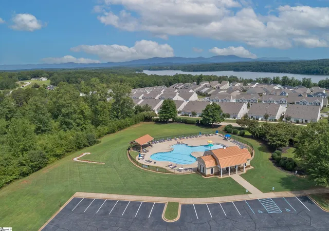 Photo 2 of Single family home for sale at 231 Double Crst Dr, Taylors, SC 29687 | MLS# 1602857 | Listing updated on 2026-09-03
