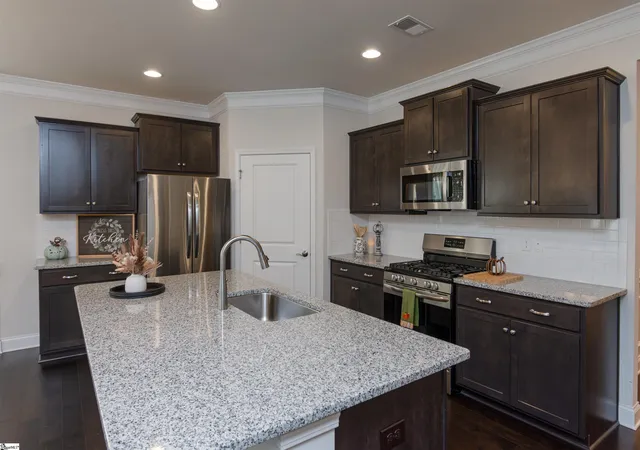 Photo 3 of Single family home for sale at 34 Noble Wing Ln, Taylors, SC 29687 | MLS# 1603980 | Listing updated on 2026-09-23