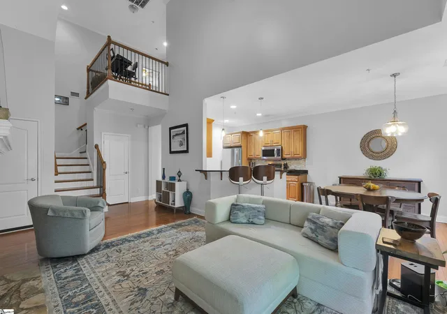 Photo 3 of Condo for sale at 4 Edge Ct #Unit C, Greenville, SC 29609 | MLS# 1601384 | Listing updated on 2026-10-14
