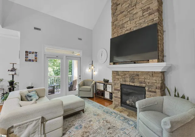 Listing Photo 4 - Condo for sale in building located at 4 Edge Ct, Greenville, SC 29609 - Unit #Unit C