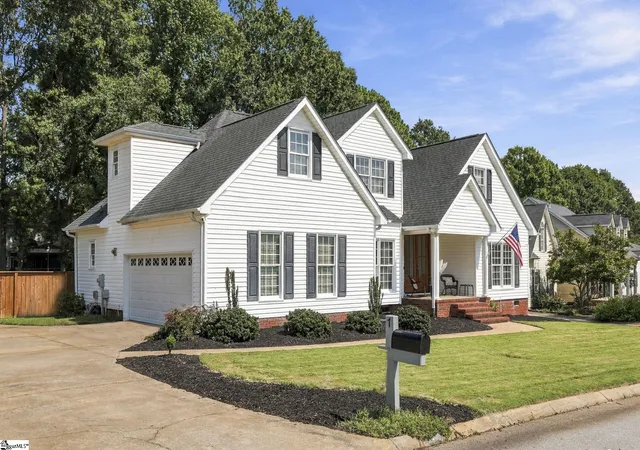 Photo 2 of Single family home for sale at 7 Pembark Ln, Simpsonville, SC 29681 | MLS# 1604780 | Listing updated on 2026-10-07