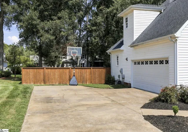 Photo 3 of Single family home for sale at 7 Pembark Ln, Simpsonville, SC 29681 | MLS# 1604780 | Listing updated on 2026-10-07