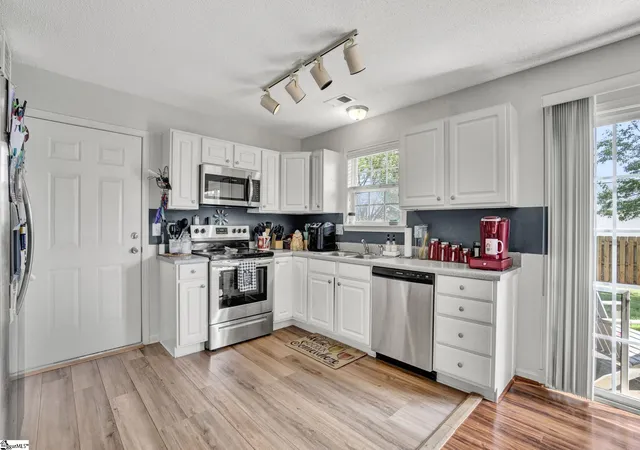 Photo 4 of Single family home for sale at 8 Seaside Ln, Greer, SC 29650 | MLS# 1603150 | Listing updated on 2026-09-09