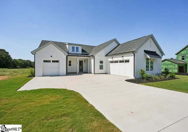 Photo 1 of Single family home for sale at 218 Autumn Ash Way, Simpsonville, SC 29681 | MLS# 1577137 | Listing updated on 2026-09-27