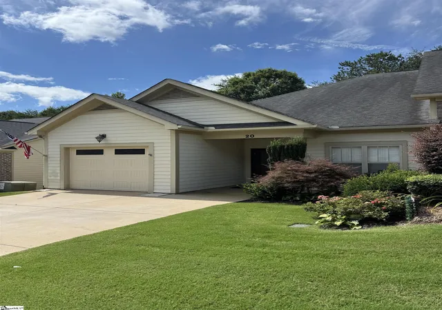 Townhouse for sale at 20 Shady Holw Ln, Greer, SC 29651 | MLS# 1604366