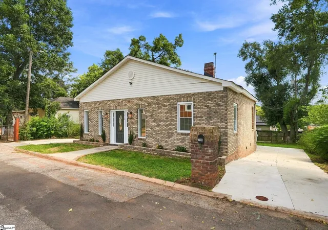 Photo 3 of Single family home for sale at 110 9th Street, Greenville, SC 29611 | MLS# 1602874 | Listing updated on 2026-09-04