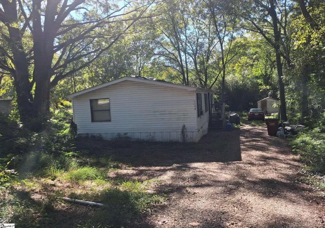 Photo 1 of Manufactured home for sale at 1124 Upper Valley Fls Rd, Boiling Springs, SC 29316 | MLS# 1605743 | Listing updated on 2026-10-05