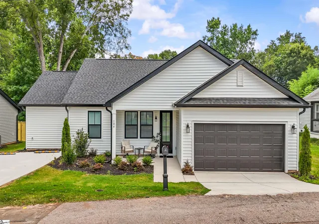 Photo 1 of Single family home for sale at 104 Cox St, Simpsonville, SC 29681 | MLS# 1603467 | Listing updated on 2026-09-10