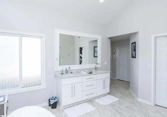 Photo 3 of Single family home for sale at 11 Rosemoss Ct, Simpsonville, SC 29680 | MLS# 1605674 | Listing updated on 2026-10-19