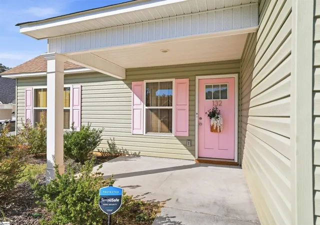 Photo 3 of Single family home for sale at 132 Megan Ct, Piedmont, SC 29673 | MLS# 1604103 | Listing updated on 2026-09-28