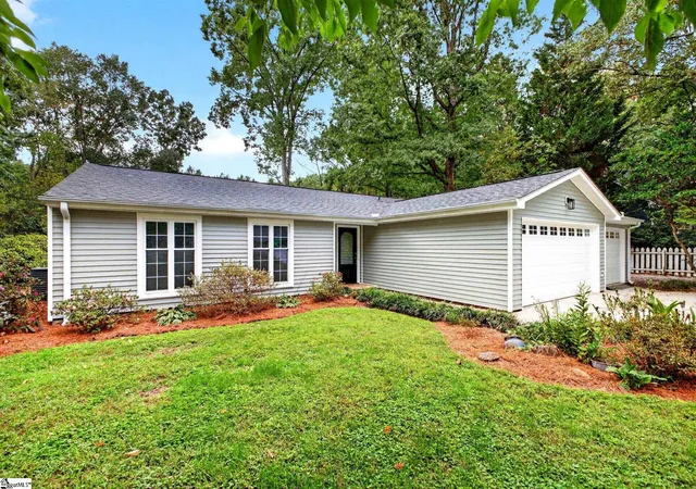 Photo 1 of Single family home for sale at 17 Woodharbor Dr, Taylors, SC 29687 | MLS# 1606065 | Listing updated on 2026-10-26