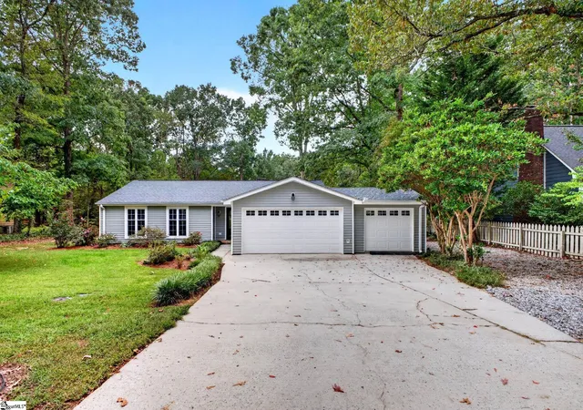 Photo 2 of Single family home for sale at 17 Woodharbor Dr, Taylors, SC 29687 | MLS# 1606065 | Listing updated on 2026-10-26