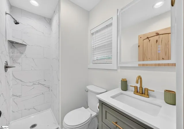 Photo 35 of Single family home for sale at 17 Woodharbor Dr, Taylors, SC 29687 | MLS# 1606065 | Listing updated on 2026-10-26
