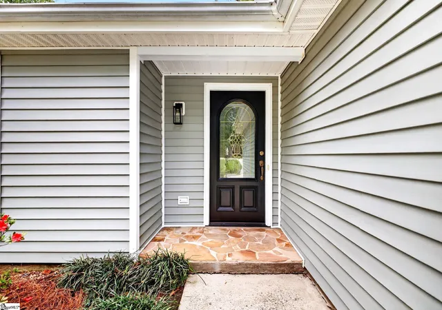 Photo 3 of Single family home for sale at 17 Woodharbor Dr, Taylors, SC 29687 | MLS# 1606065 | Listing updated on 2026-10-26
