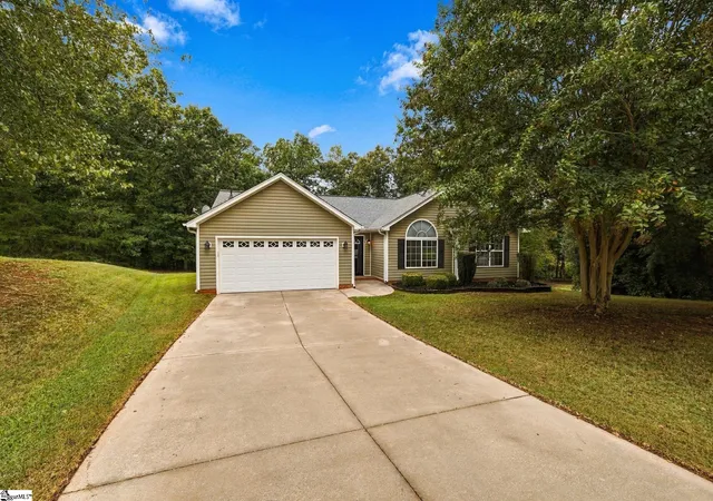 Photo 2 of Single family home for sale at 9 Avebury Ct, Travelers Rest, SC 29690 | MLS# 1604830 | Listing updated on 2026-10-13