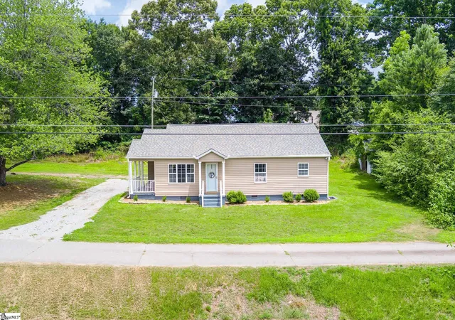 Photo 2 of Single family home for sale at 115 Clover St, Liberty, SC 29657 | MLS# 1603818 | Listing updated on 2026-09-19