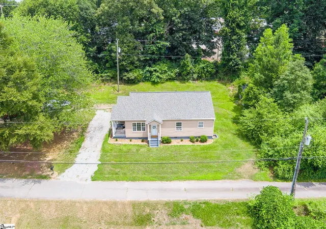 Photo 3 of Single family home for sale at 115 Clover St, Liberty, SC 29657 | MLS# 1603818 | Listing updated on 2026-09-19