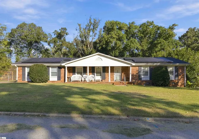 Photo 1 of Single family home for sale at 109 Woodcliff Ct, Simpsonville, SC 29681 | MLS# 1606309 | Listing updated on 2026-10-11