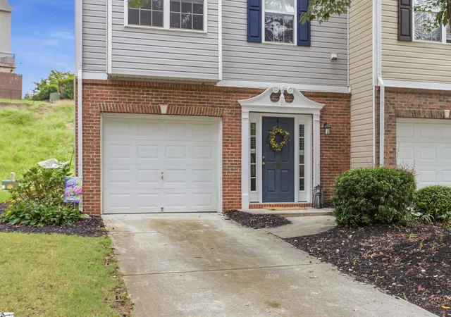 Photo 2 of Townhouse for sale at 415 Woodbark Ct, Mauldin, SC 29662 | MLS# 1603964 | Listing updated on 2026-10-13