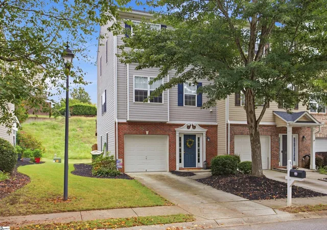 Photo 3 of Townhouse for sale at 415 Woodbark Ct, Mauldin, SC 29662 | MLS# 1603964 | Listing updated on 2026-10-13