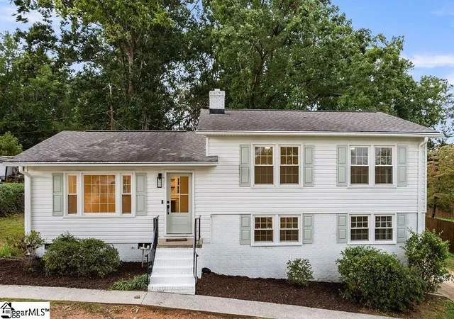 Photo 1 of Single family home for sale at 102 Kathryan Ct, Greenville, SC 29605 | MLS# 1602593 | Listing updated on 2026-09-04