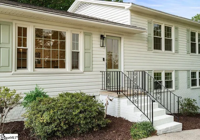 Photo 2 of Single family home for sale at 102 Kathryan Ct, Greenville, SC 29605 | MLS# 1602593 | Listing updated on 2026-09-04