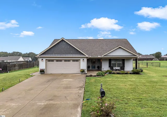 Photo 1 of Single family home for sale at 136 Manor House Ln, Chesnee, SC 29323 | MLS# 1604849 | Listing updated on 2026-09-25