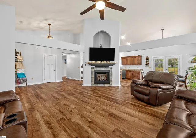 Photo 2 of Single family home for sale at 136 Manor House Ln, Chesnee, SC 29323 | MLS# 1604849 | Listing updated on 2026-09-25