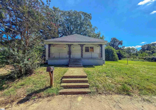 Photo 2 of Single family home for sale at 355 Farley St, Spartanburg, SC 29303 | MLS# 1605442 | Listing updated on 2026-10-16