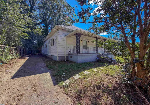 Photo 3 of Single family home for sale at 355 Farley St, Spartanburg, SC 29303 | MLS# 1605442 | Listing updated on 2026-10-16