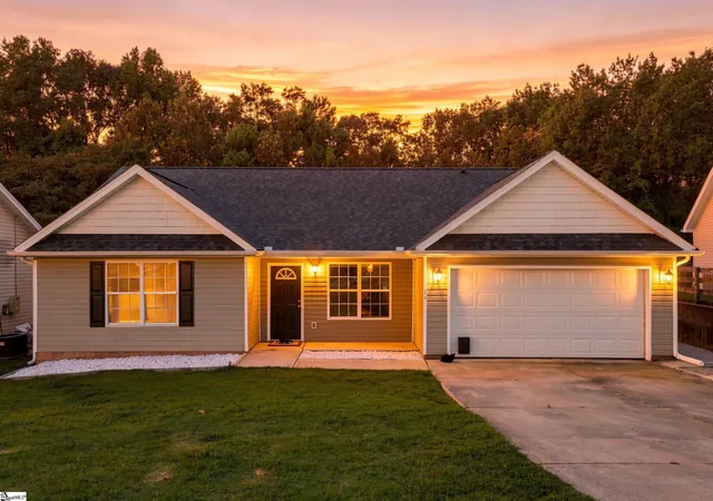 Photo 1 of Single family home for sale at 270 Chateau St, Boiling Springs, SC 29316 | MLS# 1604002 | Listing updated on 2026-09-17