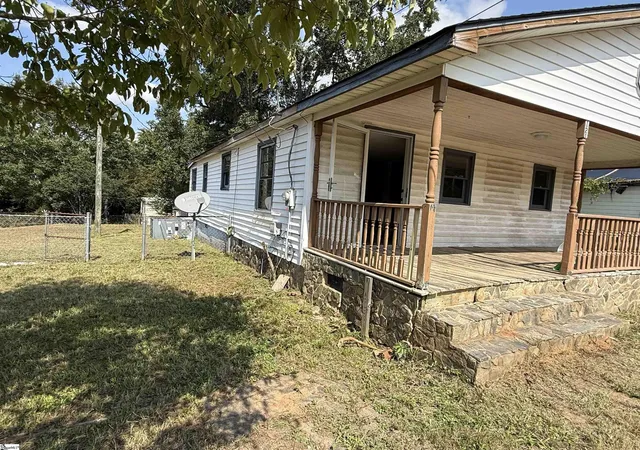 Photo 2 of Single family home for sale at 121 Bird St, Union, SC 29379 | MLS# 1605127 | Listing updated on 2026-10-08